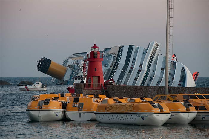 Costa Concordia после крушения