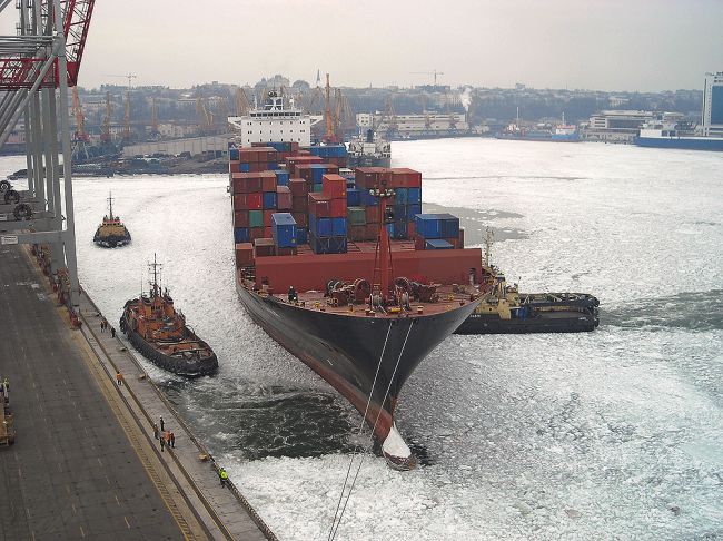 Швартовка контейнеровоза Virginia в Одесском порту