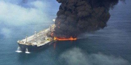 Пожар на танкере в открытом море