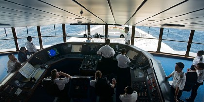 Капитанский мостик на круизном лайнере Adventure of the Seas