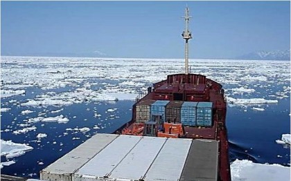 Вход судна с подветренной кромки льда